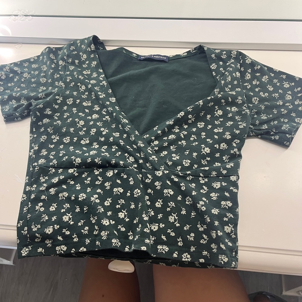 BRANDY MELVILLE Floral Crop Top